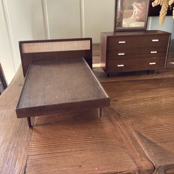 Vintage 1950’s Barbie Doll Furniture Set with Striped Cushions - Picture 10 of 15